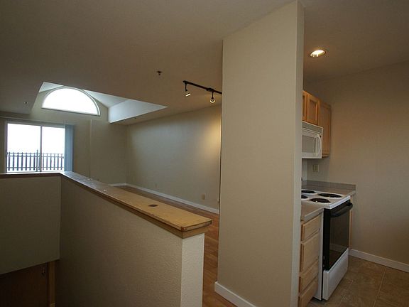 4th image of 1813 19th Ave APT 107