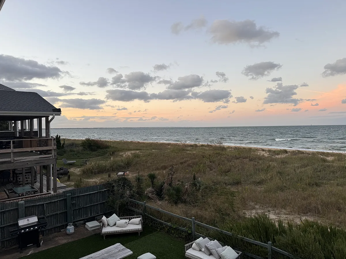 Building Photo - 570 W Ocean View Ave #6