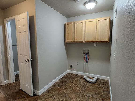 5th image of 714 W Wood St