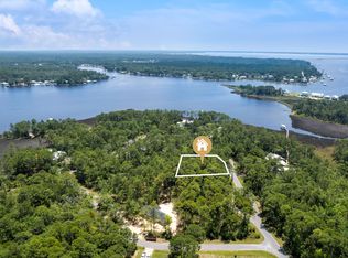 38 Bayside Dr, Freeport, FL 32439