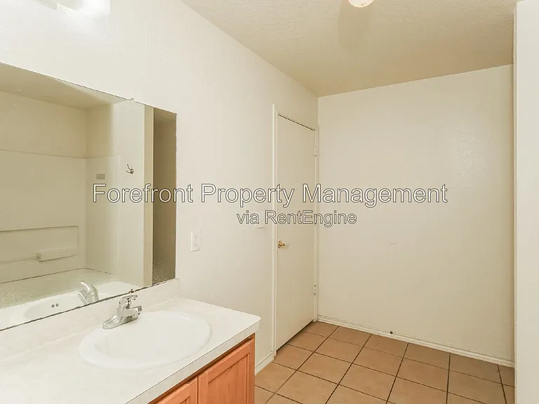 5915 Iris Isle — Photo 9