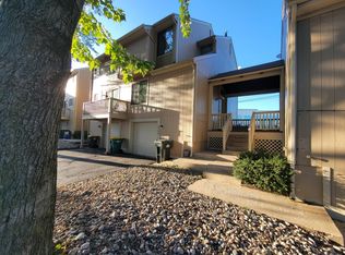 9206 W 75th Ter, Overland Park, KS 66204