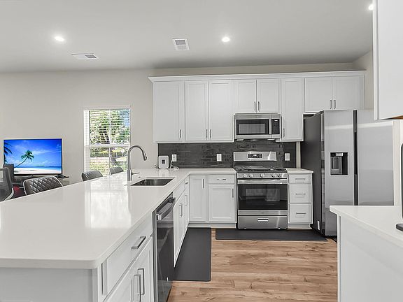 4th image of 3005 Harvey Ave