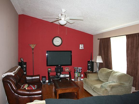 2nd image of 240 Little Oaks Ter