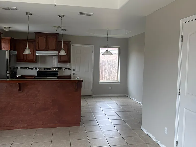 114 W Albatross Ave #2 — Photo 3