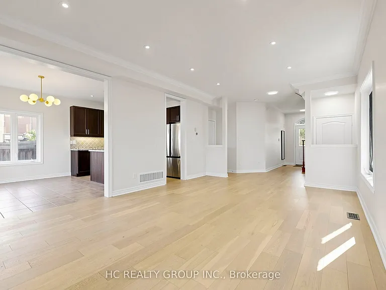 465 Woodspring Ave — Photo 5