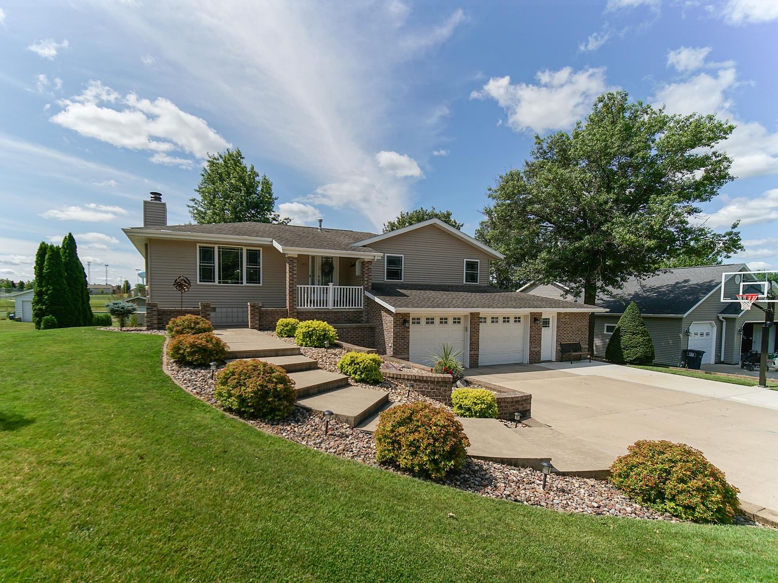 1212 Wemple St, Parkersburg, IA 50665 Zillow