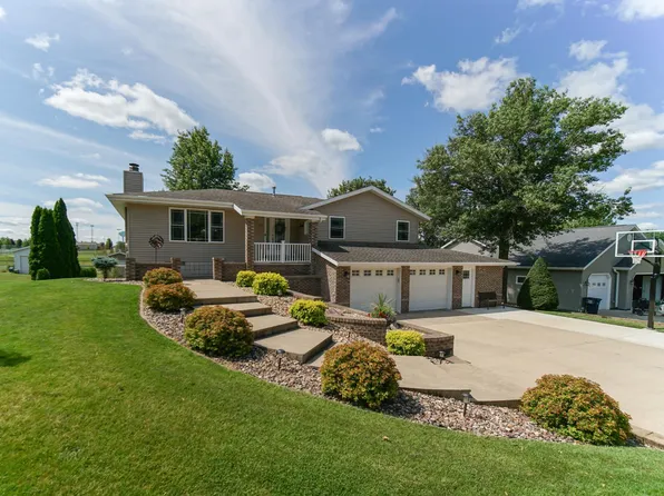 1212 Wemple St, Parkersburg, IA 50665