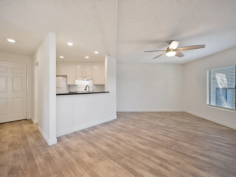 315 Acacia Ave — Photo 10