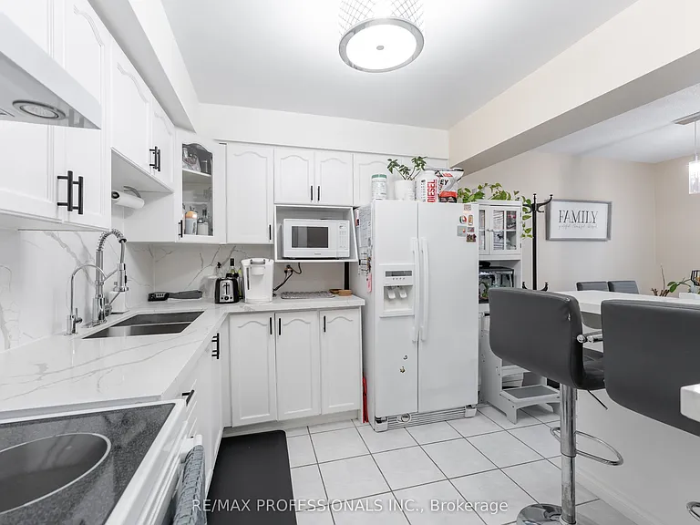 75 Glenburn Ct #111 — Photo 8