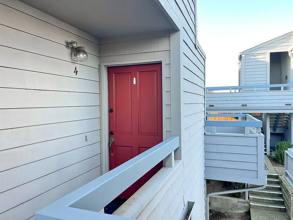 3095 Marina Dr #4