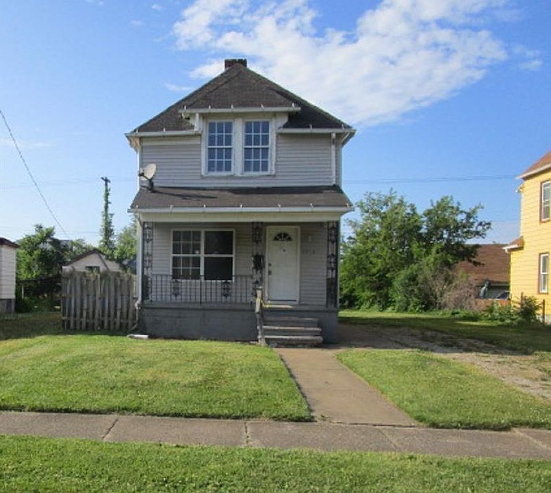 1st image of 1733 E 29th St