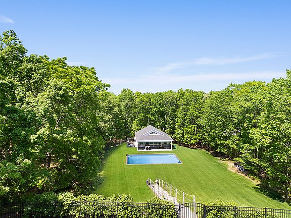 3rd image of 23 Island View Dr E