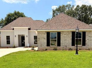 185 Lessie Dr, Stonewall, LA 71078