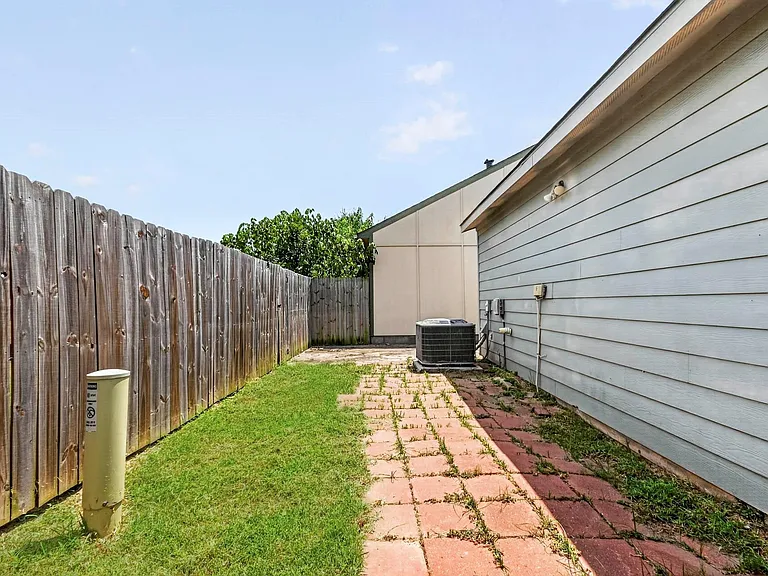4530 Stanford Ct — Photo 24