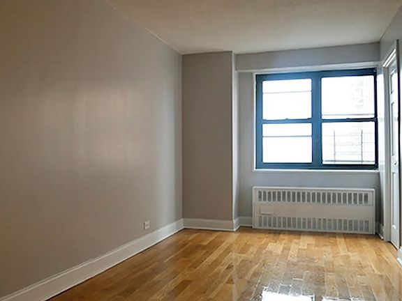 3rd image of 2010 Bruckner Blvd APT 15J