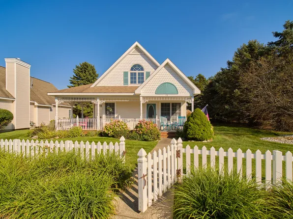 28 Cottage Ln, Manistee, MI 49660