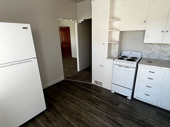 4th image of 522-528 E Putnam St #526