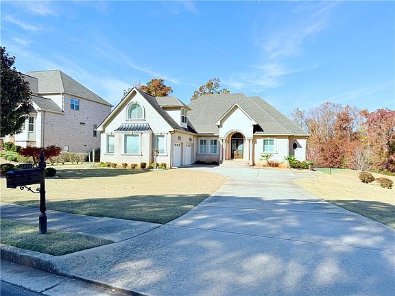 2nd image of 2308 Braunsroth Ln