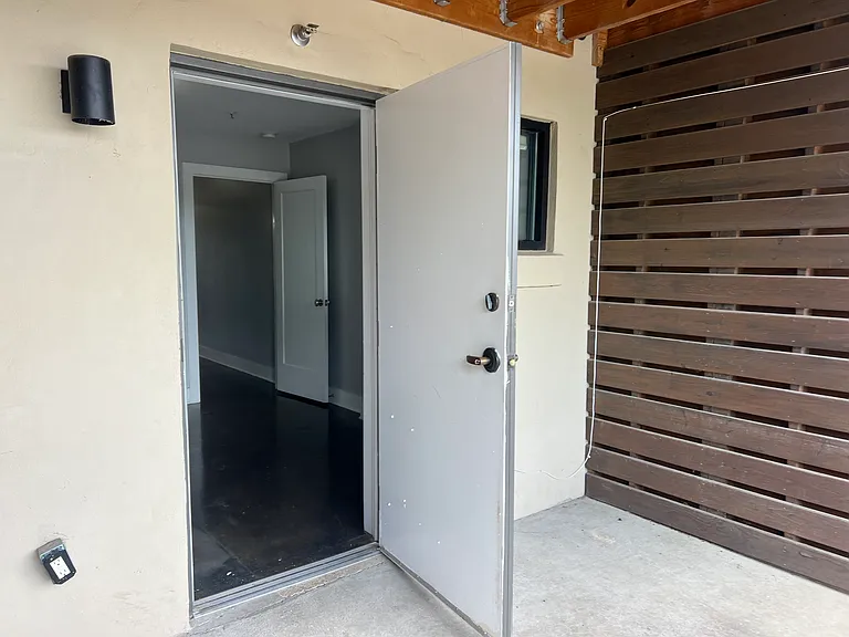 2507 Clifton Ave #103 — Photo 16