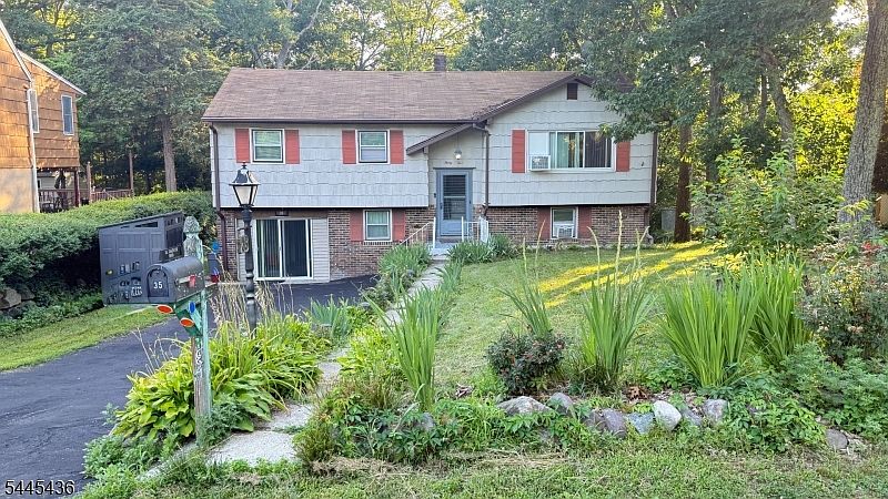 1st image of 35 Lakeview Rd