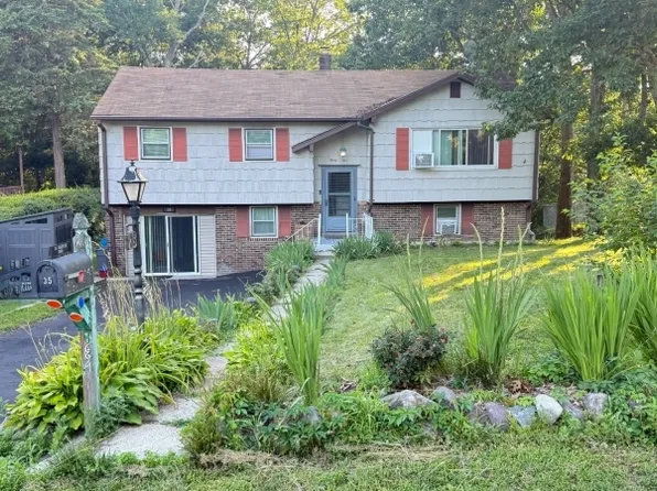 35 Lakeview Rd, Ringwood Boro, NJ 07456
