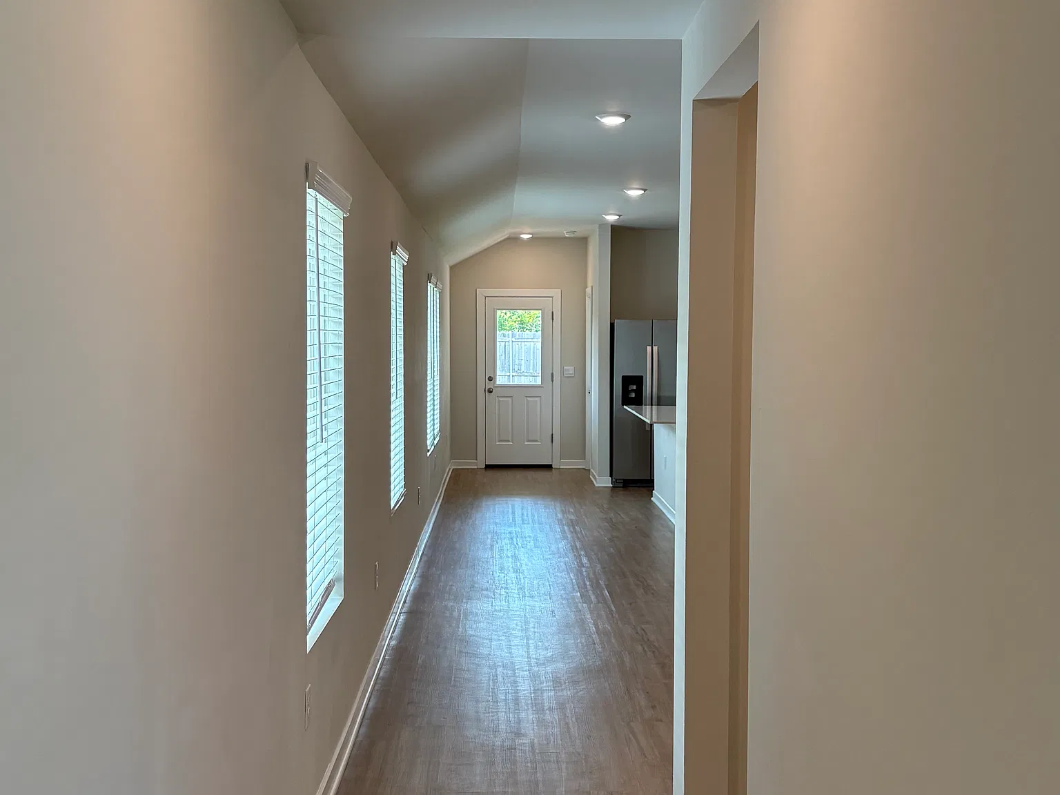 3 bed, 1611 sqft, $1,950 — Photo 4