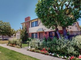 1833 Manning Ave, Los Angeles, CA