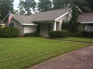 10215 Raritan Dr, Houston, TX 77043