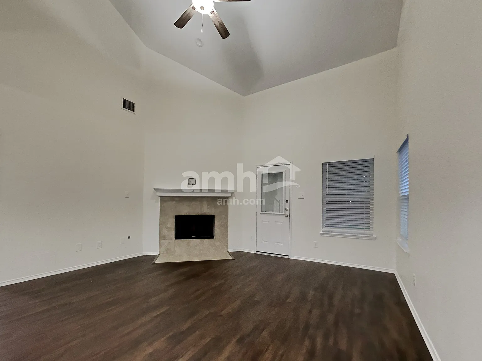 4 bed, 2.0 bath, 2621 sqft, $2,345 — Photo 4