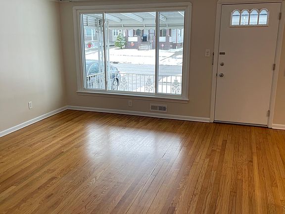 3rd image of 3004 Tuxedo Ave