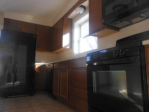 3rd image of 841 Willow Dr