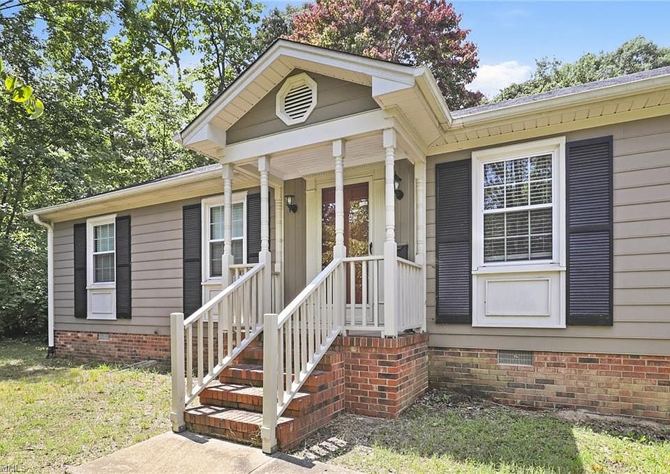 1st image of 3104 Merryweather Rd