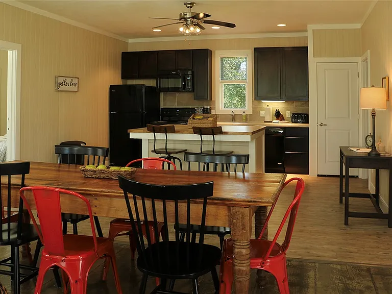 5412 Raymond Stotzer Pkwy — Photo 3