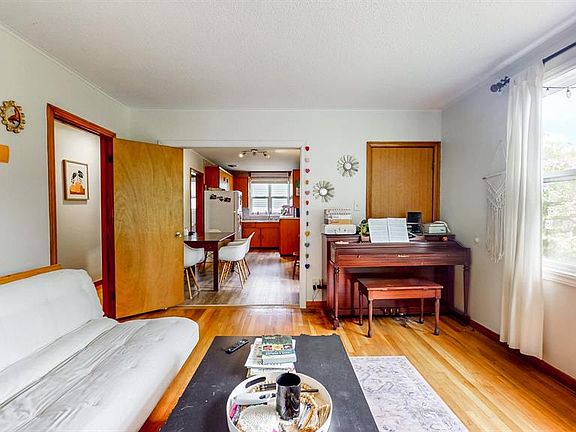 5th image of 139 Newtown Road