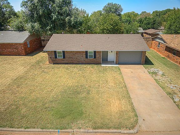3rd image of 1009 Shady Creek Cir