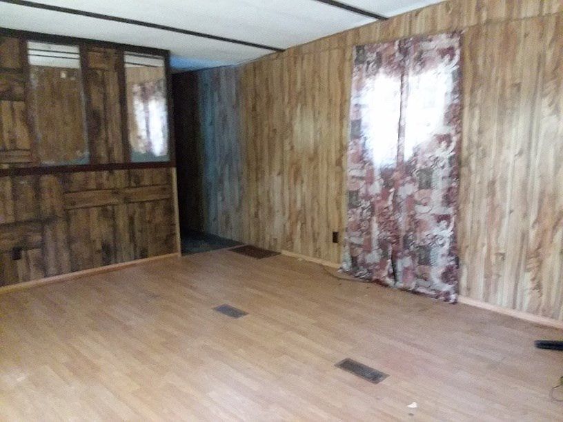 2nd image of 908 W Railroad Ave