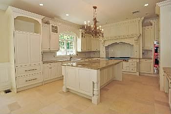 5th image of 31 Far Brook Dr