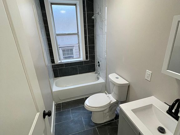 3rd image of 190 Park St APT 5
