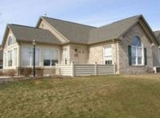 1061 Cobblestone Ln, Valencia, PA 16059
