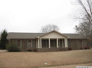 2202 Cornelia Cir W, Gadsden, AL 35901