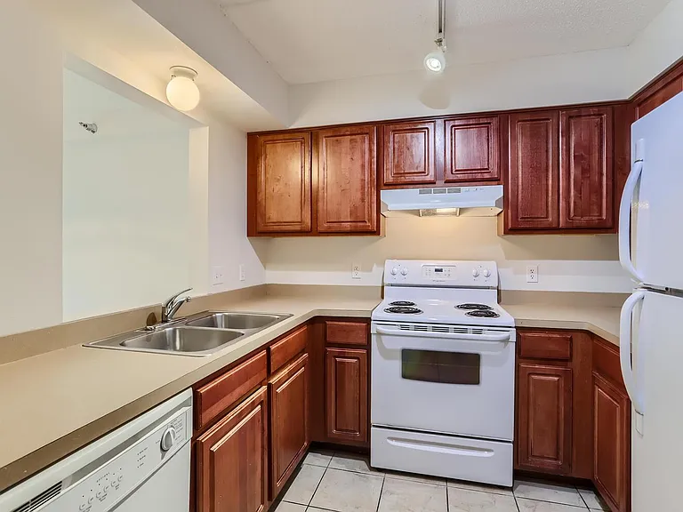 Village Plaza Apartments — Photo 8