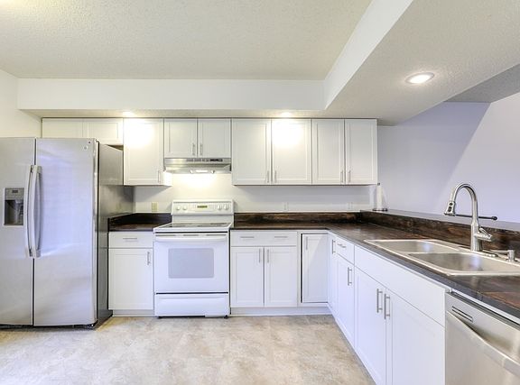 2nd image of 703 Higgins Rd