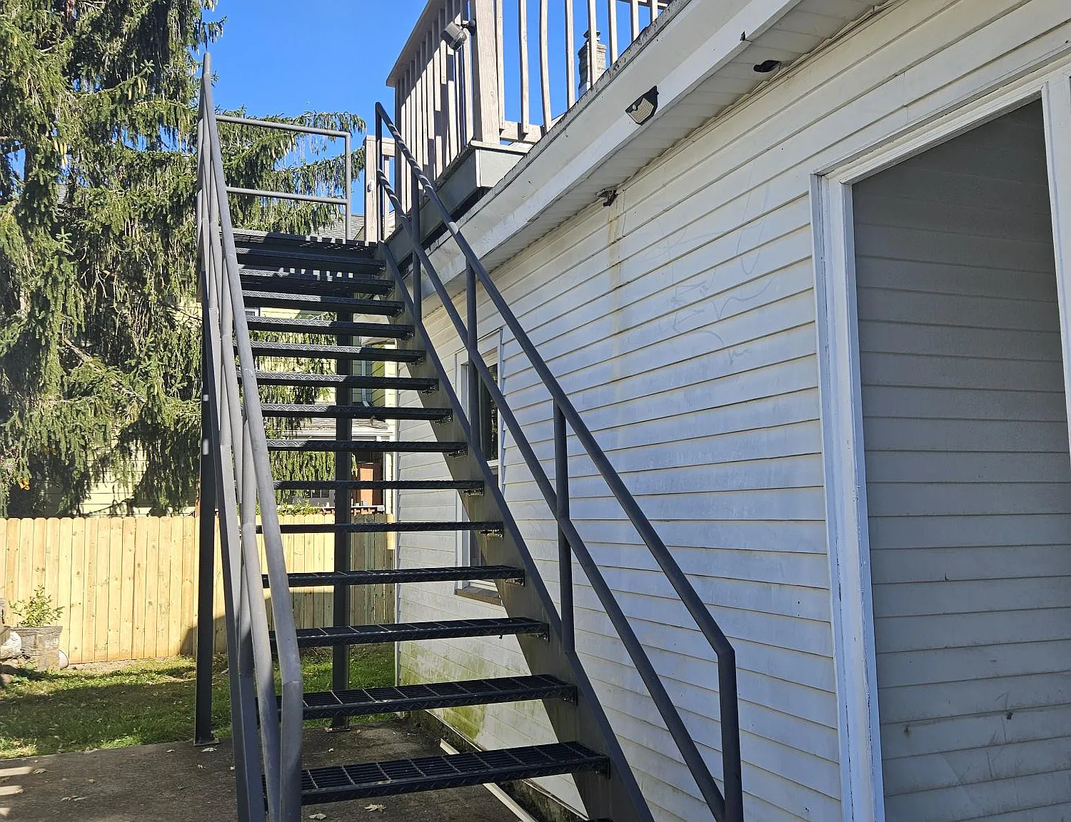 3 bed, $2,400 — Photo 2