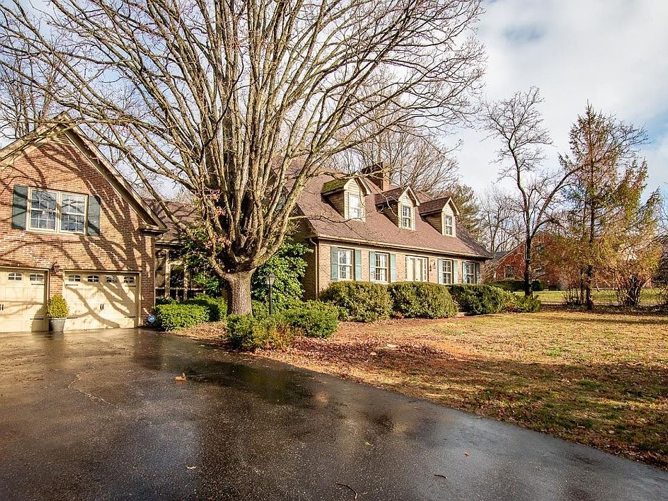1st image of 221 Wooldridge Ln