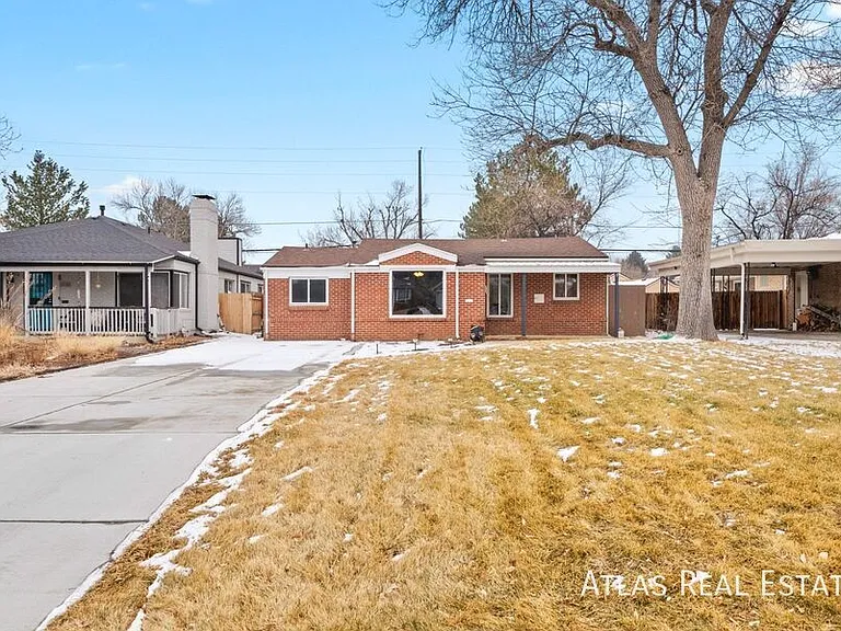 2020 N Oneida St — Photo 7
