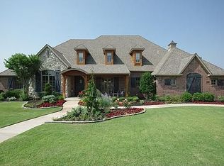 917 Stagmoor Cir, Edmond, OK 73034