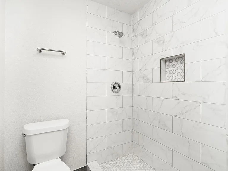 Dellview Crossing Apartments — Photo 48