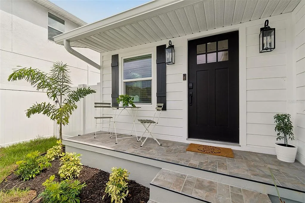 2 bed, 1.0 bath, 643 sqft, $2,700 — Photo 1