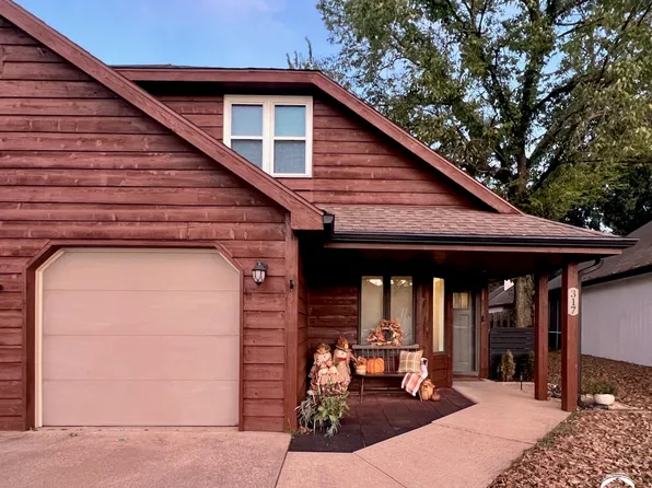 317 Glenview Dr, Lawrence, KS 66049